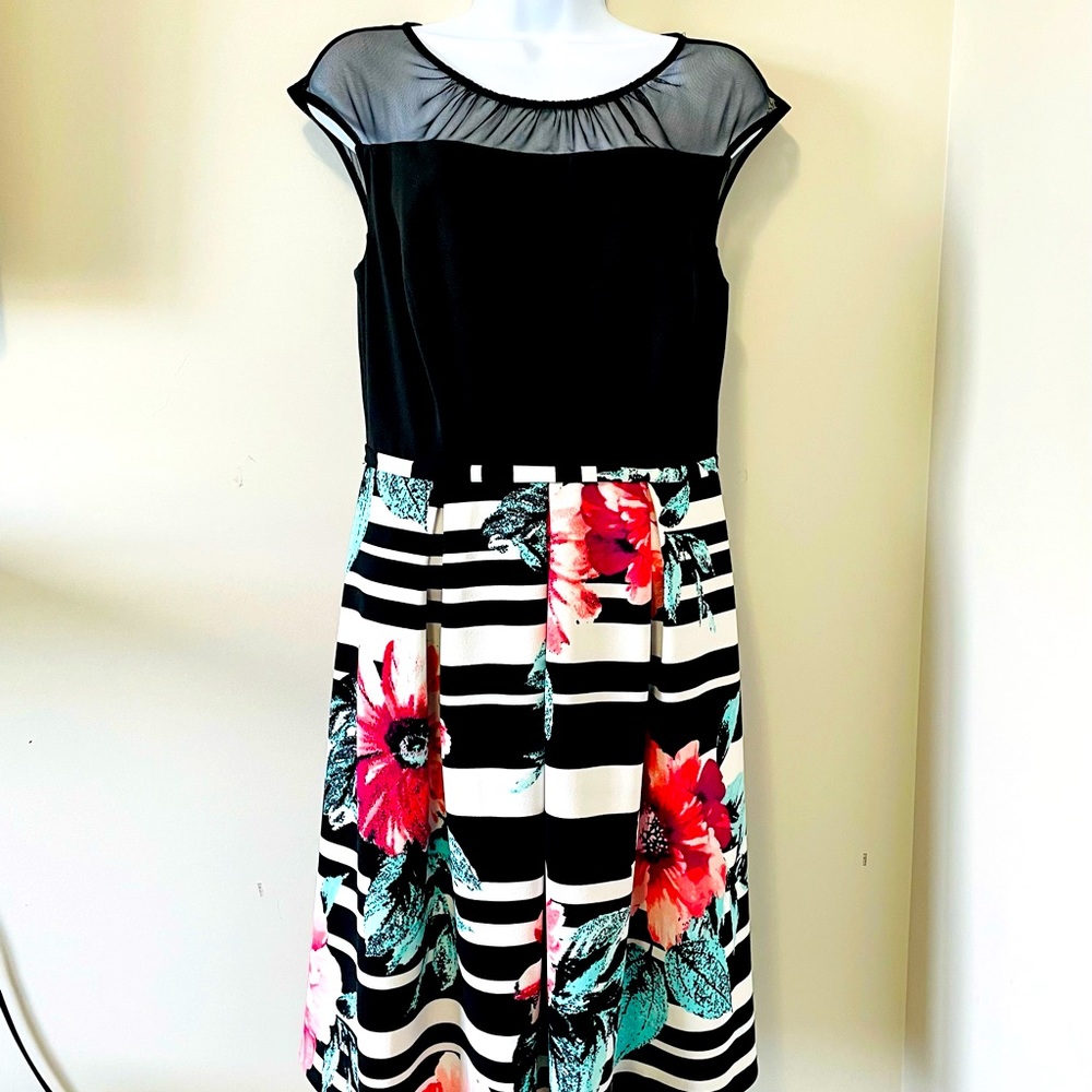 Fit and flare dress with pockets